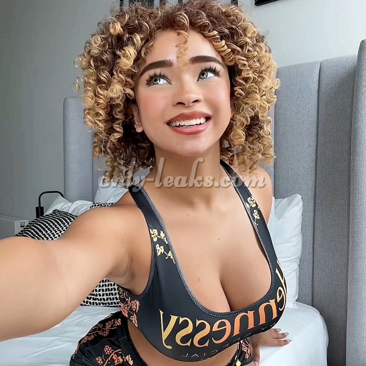 Chiara P (Kiara Peach, Kiara Peachy, KiaraPeachLegit) - @kiarapeachlegit | OnlyFans