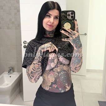 Bethany Moore (Bethanymoorexox, Thegreatwave101) - @bethanymoorexox | OnlyFans