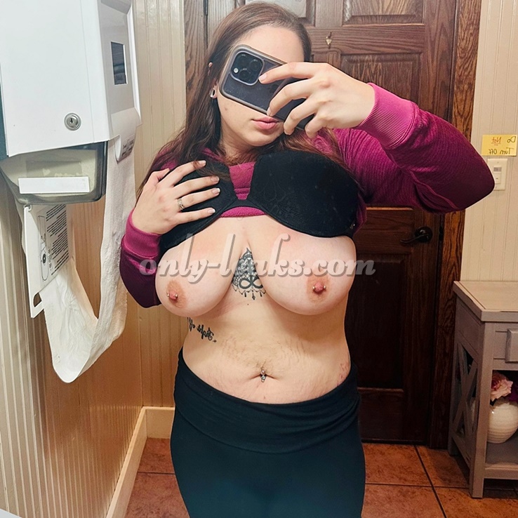 Emily (Em, Emthegreek) - @emthegreek | OnlyFans